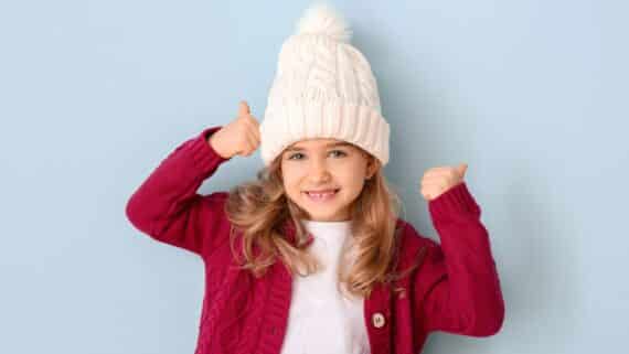 Strickmütze mit Bommel – nicht nur für Kinder eine tolle Idee